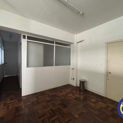 Sala com 64m², no bairro Centro em Florianópolis