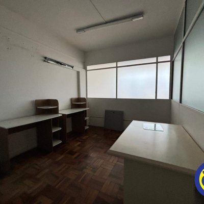 Sala com 64m², no bairro Centro em Florianópolis