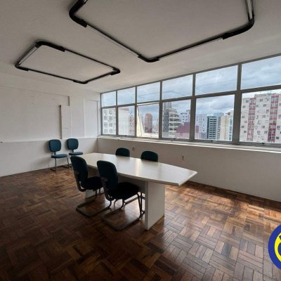 Sala com 64m², no bairro Centro em Florianópolis
