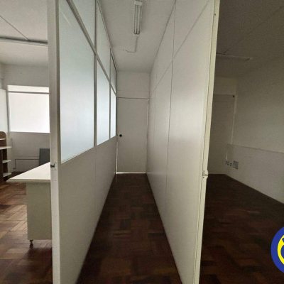 Sala com 64m², no bairro Centro em Florianópolis