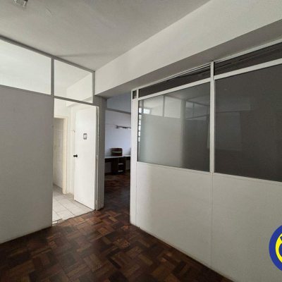 Sala com 64m², no bairro Centro em Florianópolis