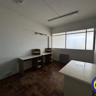 Sala com 64m², no bairro Centro em Florianópolis