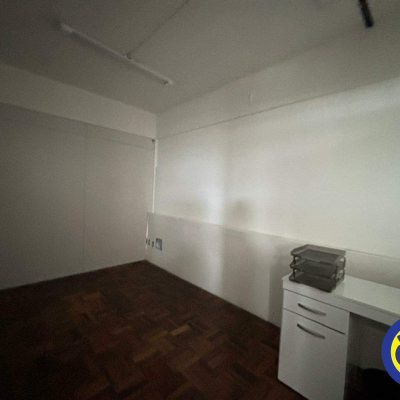 Sala com 64m², no bairro Centro em Florianópolis