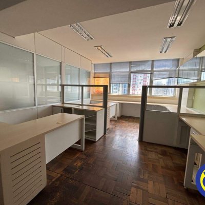 Sala com 64m², no bairro Centro em Florianópolis
