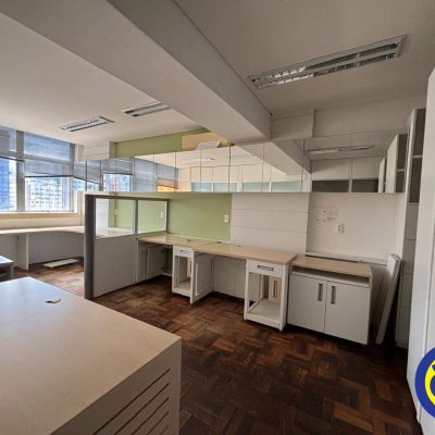 Sala com 64m², no bairro Centro em Florianópolis