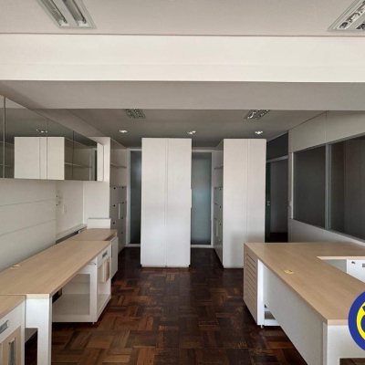 Sala com 64m², no bairro Centro em Florianópolis