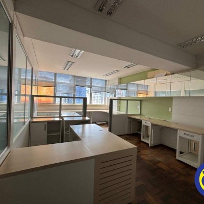 Sala com 64m², no bairro Centro em Florianópolis