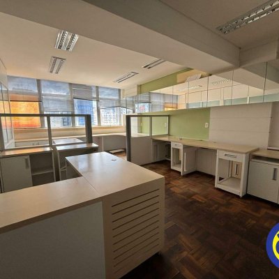 Sala com 64m², no bairro Centro em Florianópolis