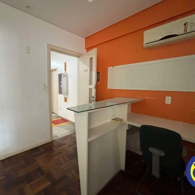 Sala com 64m², no bairro Centro em Florianópolis