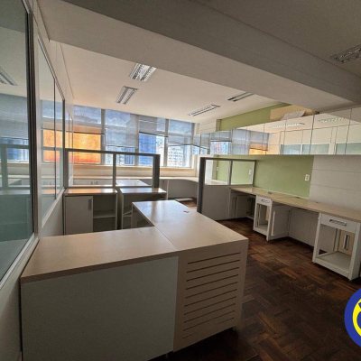 Sala com 64m², no bairro Centro em Florianópolis