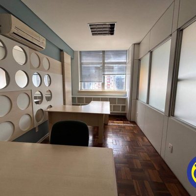 Sala com 64m², no bairro Centro em Florianópolis
