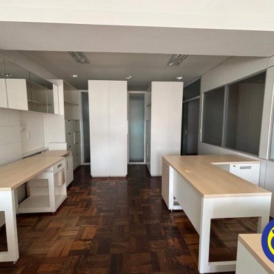 Sala com 64m², no bairro Centro em Florianópolis