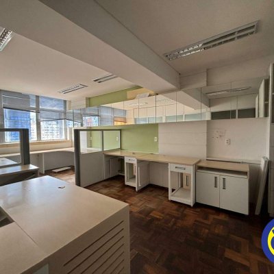 Sala com 64m², no bairro Centro em Florianópolis