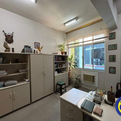 Salas/Conjuntos com 52m², no bairro Centro em Florianópolis