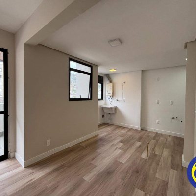 Apartamento com 88m², 3 quartos, 1 suíte, 1 garagem, no bairro Centro em Florianópolis