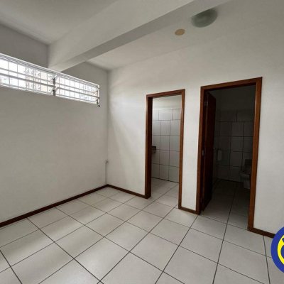 Galpão com 1920m², no bairro Passa Vinte em Palhoça