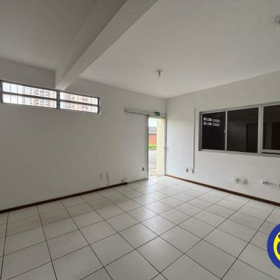 Galpão com 1920m², no bairro Passa Vinte em Palhoça