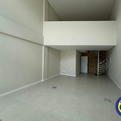 Loja com 228m², 4 garagens, no bairro Trindade em Florianópolis