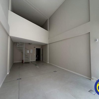 Loja com 228m², 4 garagens, no bairro Trindade em Florianópolis