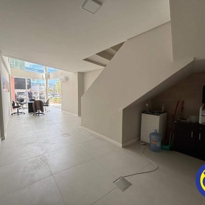 Loja com 228m², 4 garagens, no bairro Trindade em Florianópolis