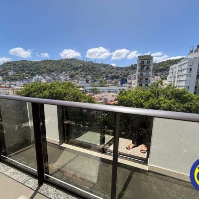 Apartamento com 60m², 2 quartos, 2 suítes, 1 garagem, no bairro Centro em Florianópolis