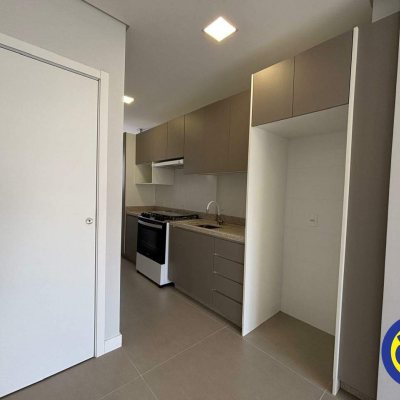 Apartamento com 60m², 2 quartos, 2 suítes, 1 garagem, no bairro Centro em Florianópolis
