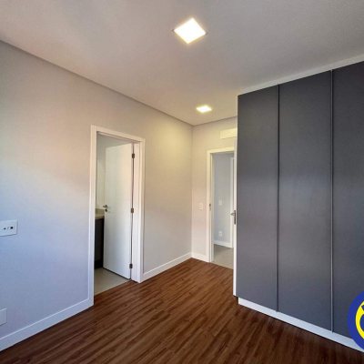 Apartamento com 60m², 2 quartos, 2 suítes, 1 garagem, no bairro Centro em Florianópolis