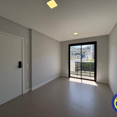 Apartamento com 60m², 2 quartos, 2 suítes, 1 garagem, no bairro Centro em Florianópolis