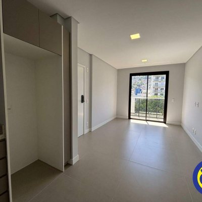 Apartamento com 60m², 2 quartos, 2 suítes, 1 garagem, no bairro Centro em Florianópolis