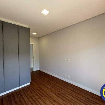 Apartamento com 60m², 2 quartos, 2 suítes, 1 garagem, no bairro Centro em Florianópolis