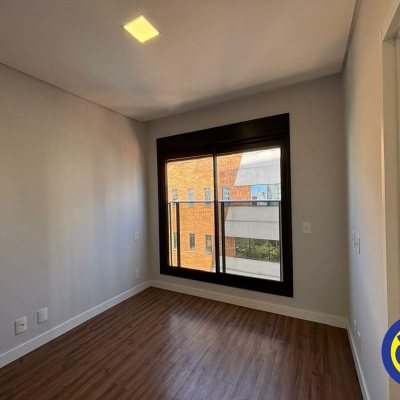 Apartamento com 60m², 2 quartos, 2 suítes, 1 garagem, no bairro Centro em Florianópolis