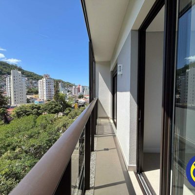 Apartamento com 60m², 2 quartos, 2 suítes, 1 garagem, no bairro Centro em Florianópolis