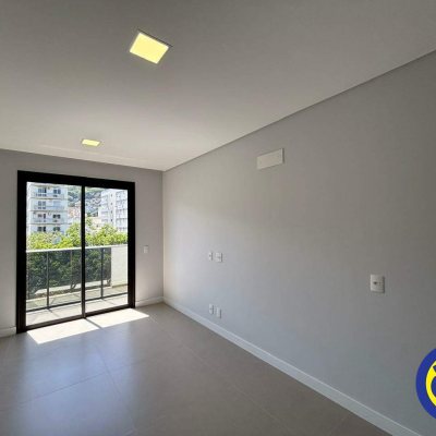 Apartamento com 60m², 2 quartos, 2 suítes, 1 garagem, no bairro Centro em Florianópolis