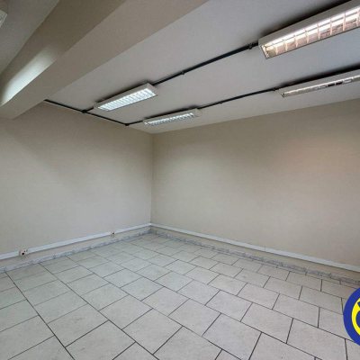 Galpão com 2260m², 15 garagens, no bairro Roçado em São José