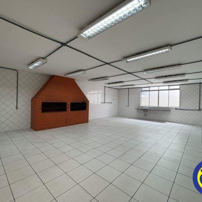 Galpão com 2260m², 15 garagens, no bairro Roçado em São José