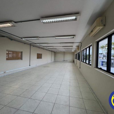 Galpão com 2260m², 15 garagens, no bairro Roçado em São José