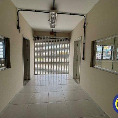 Galpão com 2260m², 15 garagens, no bairro Roçado em São José