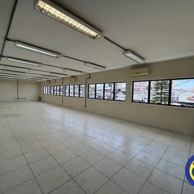 Galpão com 2260m², 15 garagens, no bairro Roçado em São José