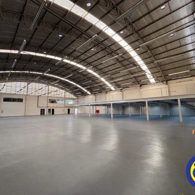 Galpão com 2260m², 15 garagens, no bairro Roçado em São José