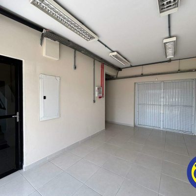 Galpão com 2260m², 15 garagens, no bairro Roçado em São José