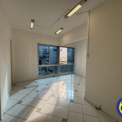 Sala com 111m², no bairro Centro em Florianópolis