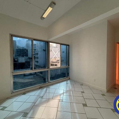 Sala com 111m², no bairro Centro em Florianópolis
