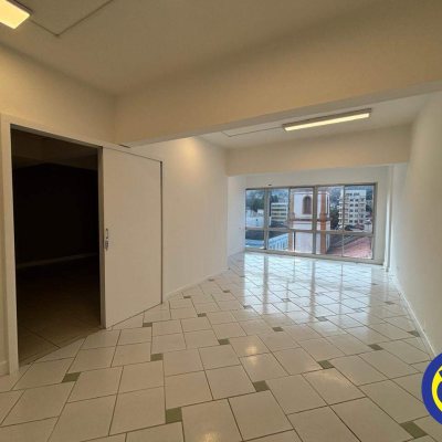 Sala com 111m², no bairro Centro em Florianópolis