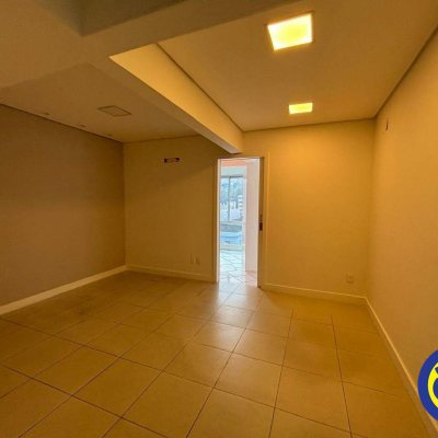 Sala com 111m², no bairro Centro em Florianópolis