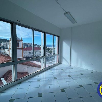 Sala com 111m², no bairro Centro em Florianópolis