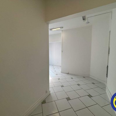 Sala com 111m², no bairro Centro em Florianópolis