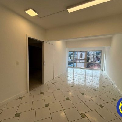 Sala com 111m², no bairro Centro em Florianópolis