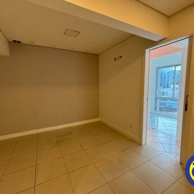 Sala com 111m², no bairro Centro em Florianópolis