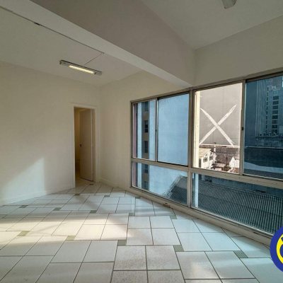Sala com 111m², no bairro Centro em Florianópolis