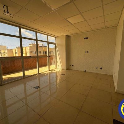 Sala com 222m², 4 garagens, no bairro Trindade em Florianópolis